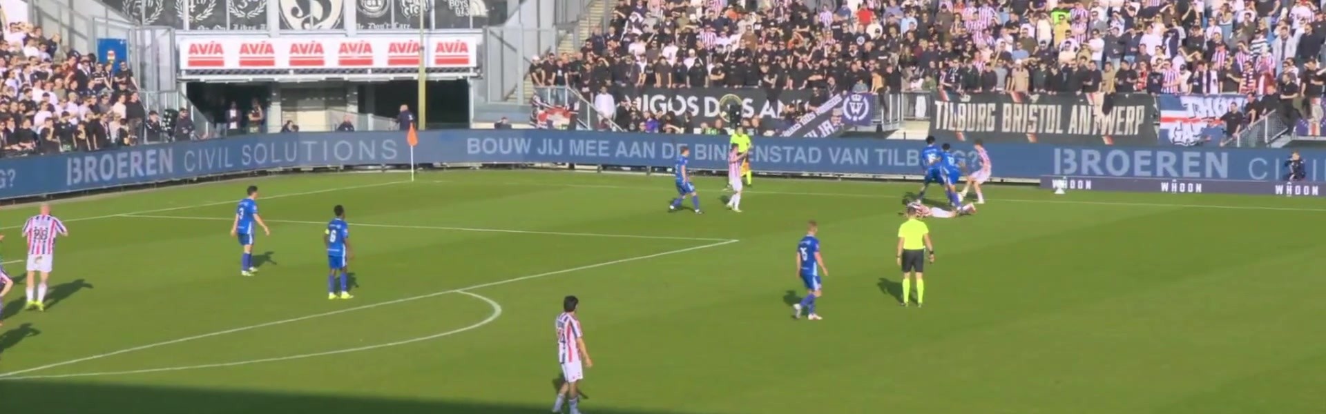 开云体育登录-丑陋😡王博豪染黄后球迷狂竖中指+拉眼角歧视，王博豪无奈叉腰