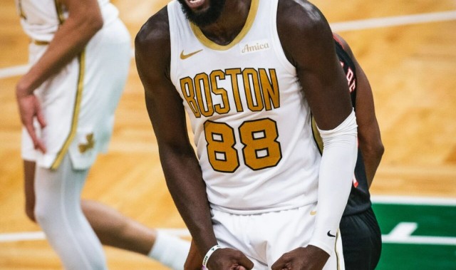 开云体育入口-大爆发！单场轰下27+17打爆76人，这可是二轮秀，不愧是绿军啊